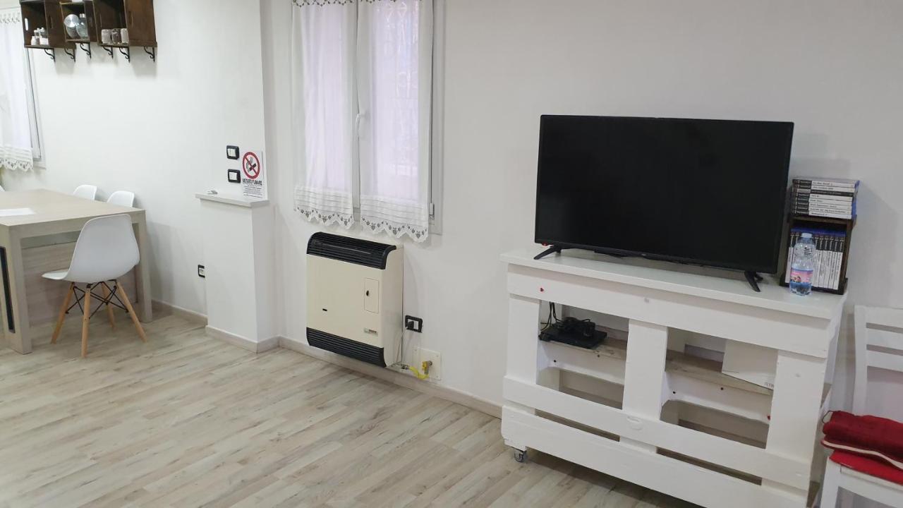 Bomboniera Apartment โคมัคคิโอ ภายนอก รูปภาพ