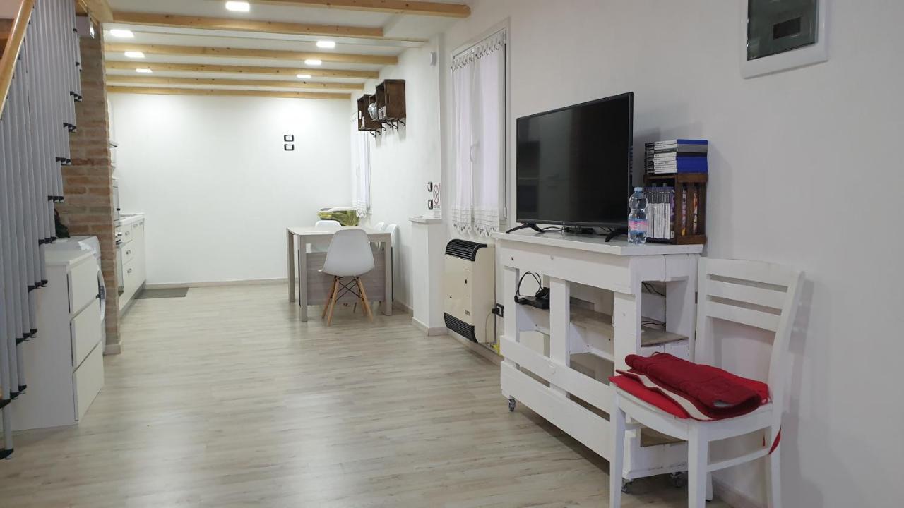 Bomboniera Apartment โคมัคคิโอ ภายนอก รูปภาพ