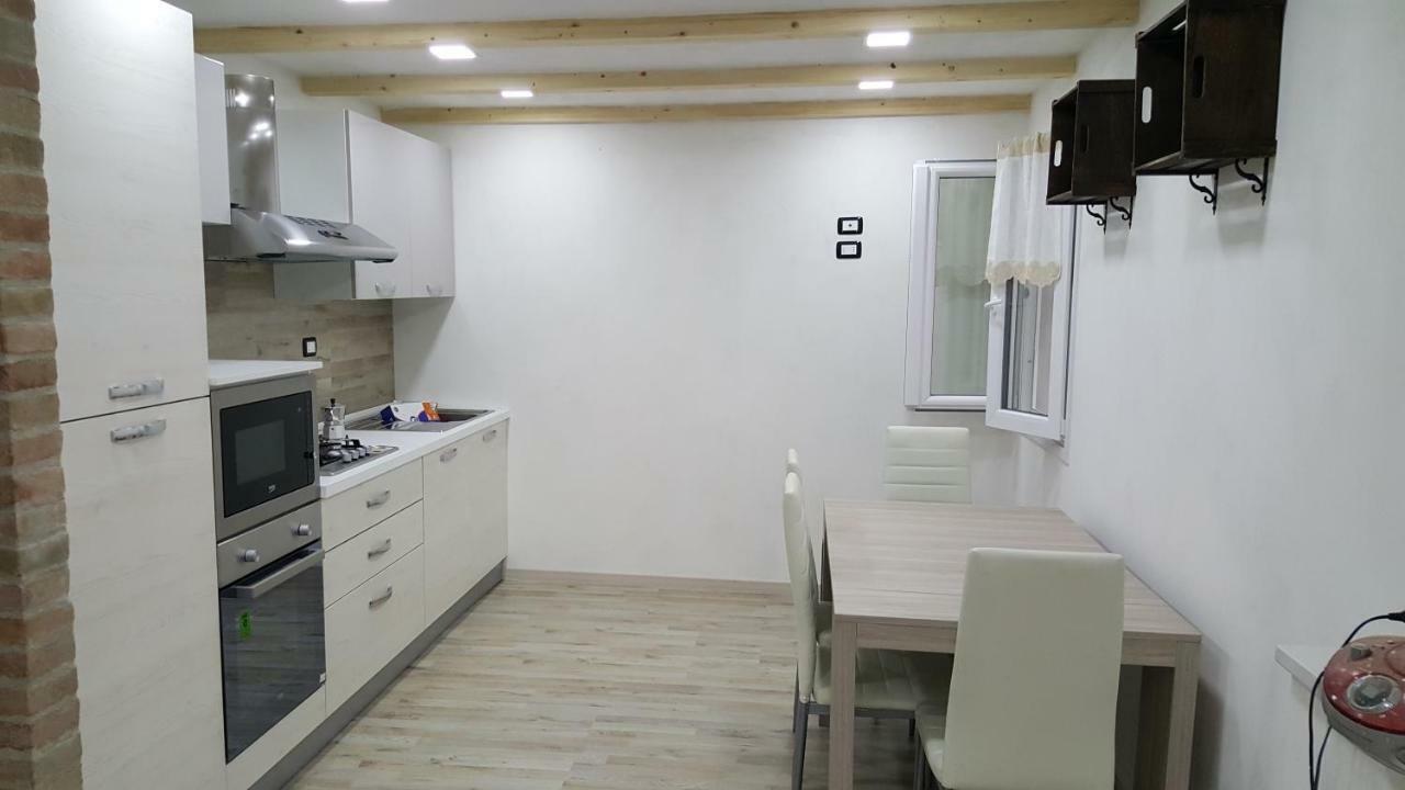 Bomboniera Apartment โคมัคคิโอ ภายนอก รูปภาพ