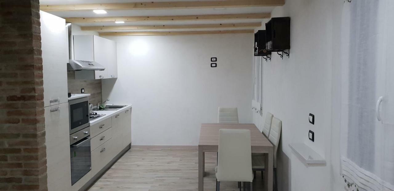 Bomboniera Apartment โคมัคคิโอ ภายนอก รูปภาพ